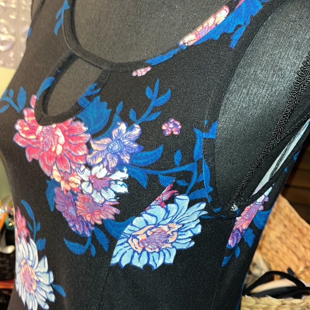 #609 MUDD (M) floral dress no flaws, sleeveless, soft with stretch